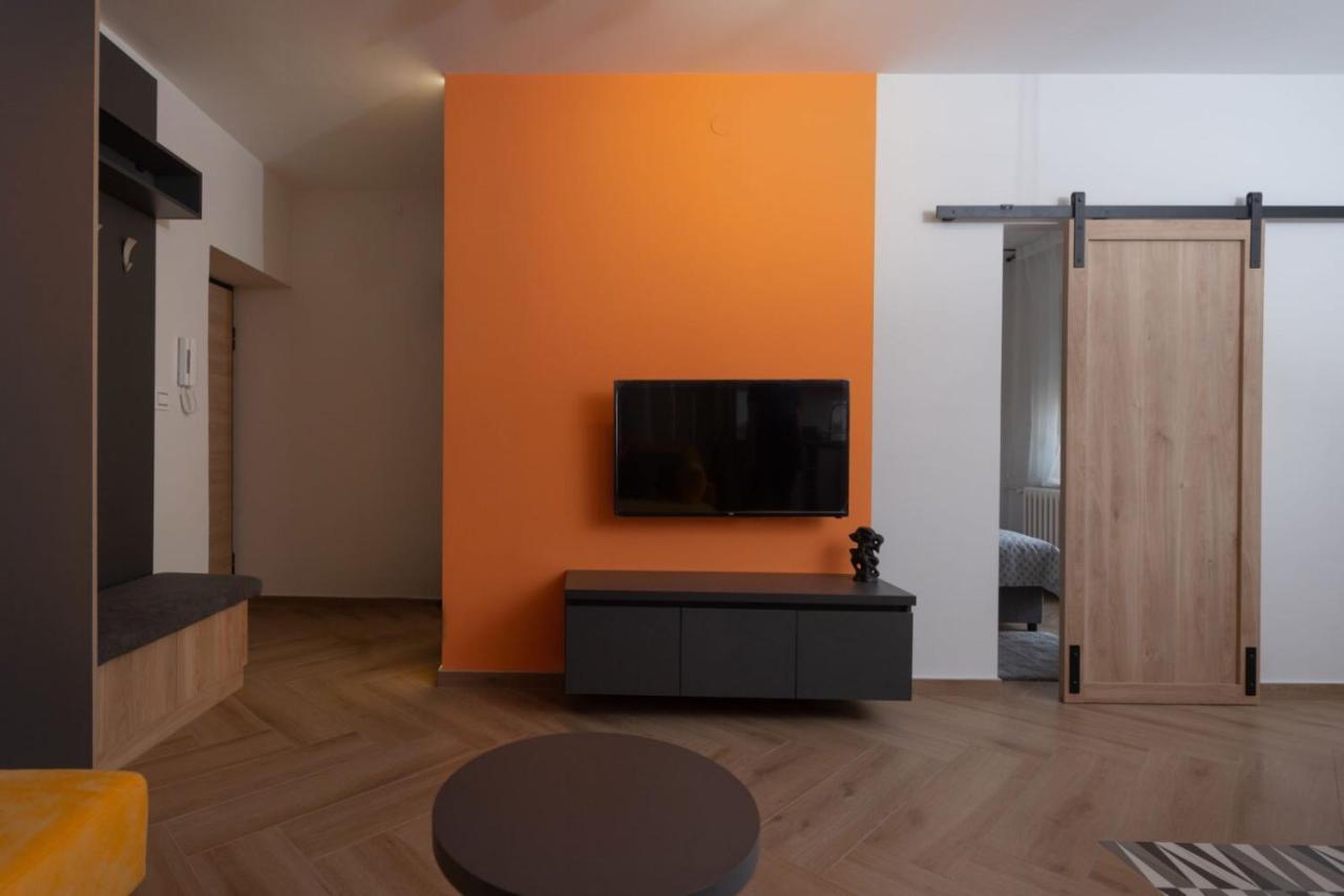 Republic Square Apartment - With Garage Újvidék Kültér fotó