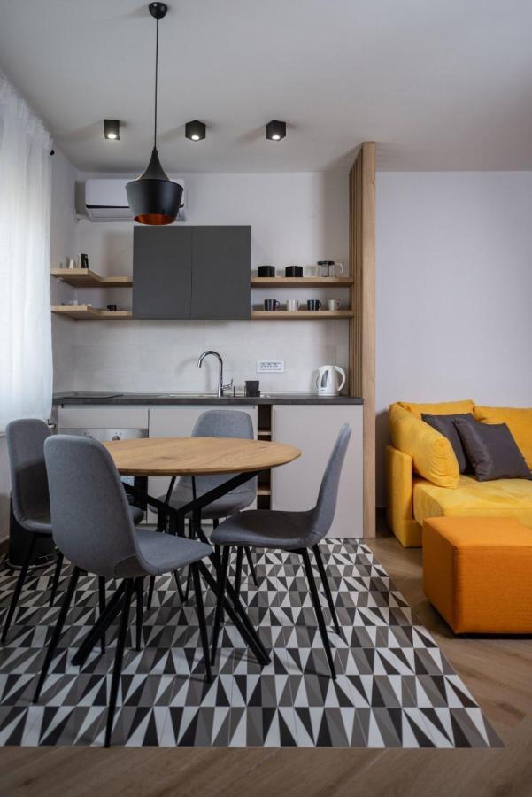 Republic Square Apartment - With Garage Újvidék Kültér fotó