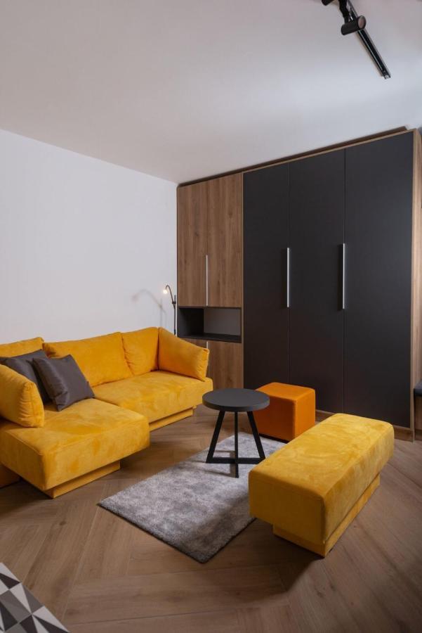 Republic Square Apartment - With Garage Újvidék Kültér fotó
