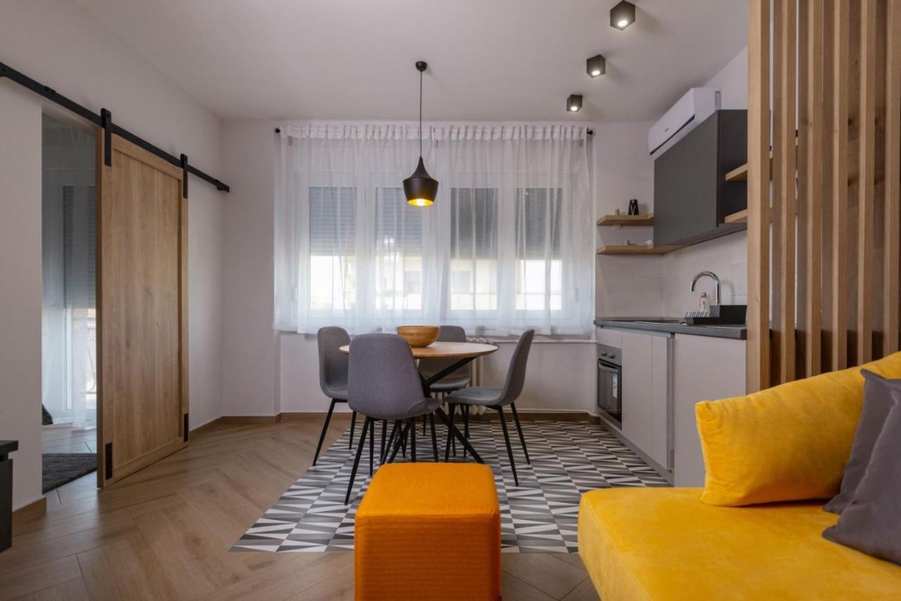 Republic Square Apartment - With Garage Újvidék Kültér fotó