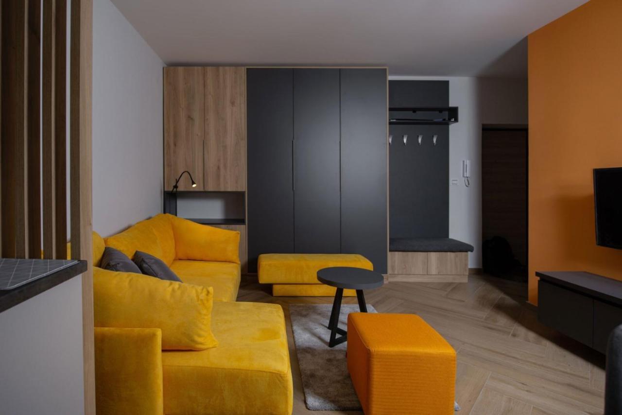 Republic Square Apartment - With Garage Újvidék Kültér fotó